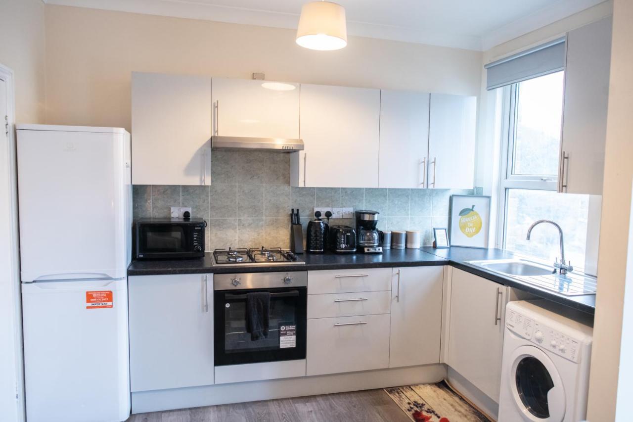 4 Bedroom Flat With High Speed Wi-Fi In North Acton, Ealing, West London Eksteriør billede