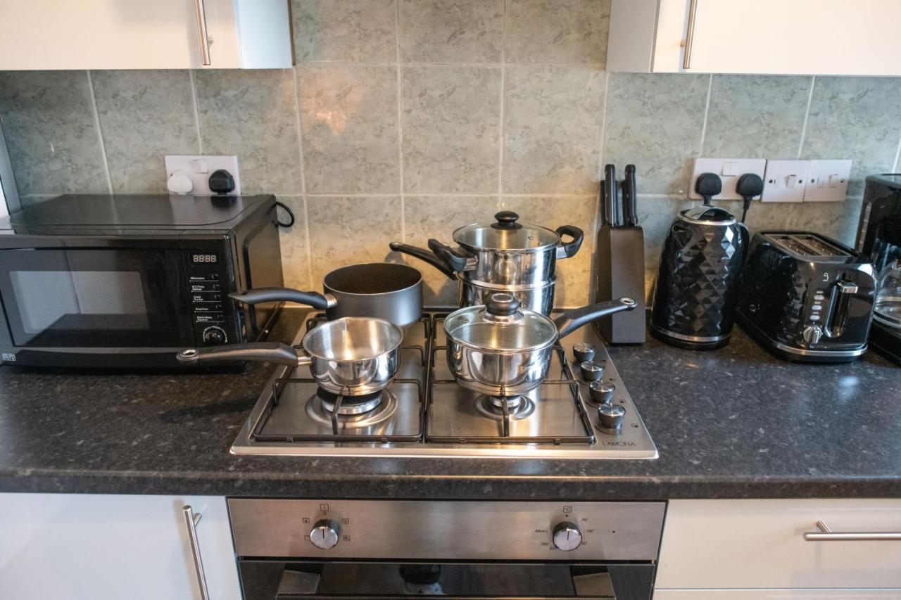 4 Bedroom Flat With High Speed Wi-Fi In North Acton, Ealing, West London Eksteriør billede
