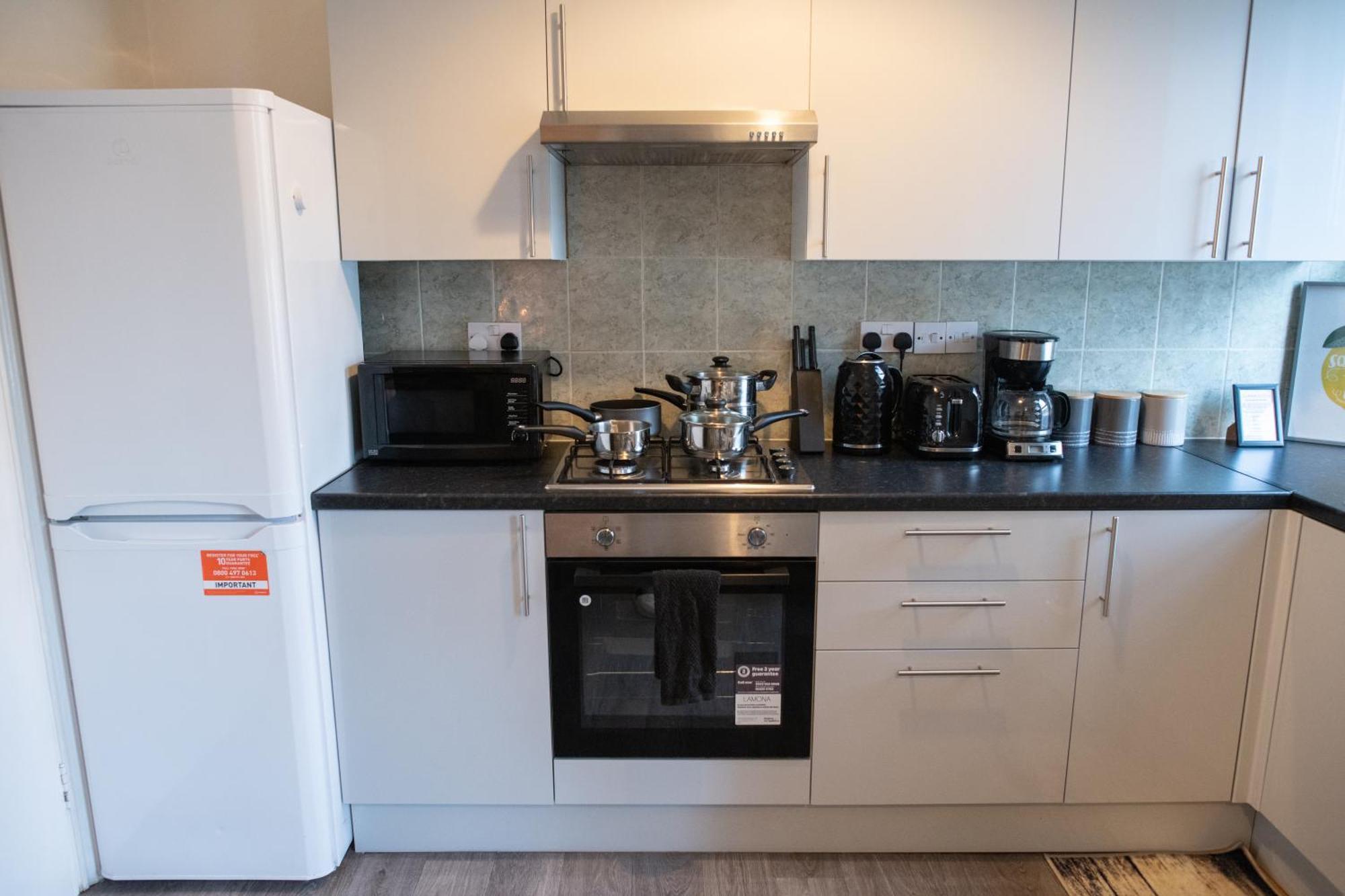 4 Bedroom Flat With High Speed Wi-Fi In North Acton, Ealing, West London Eksteriør billede